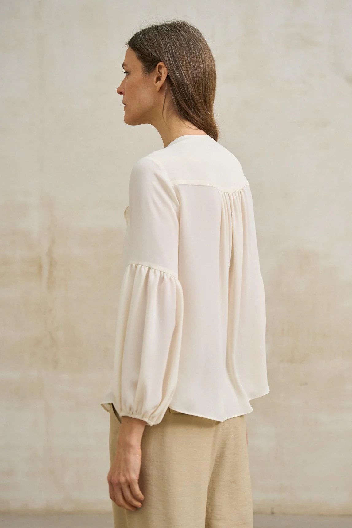 Liora off-white blouse - Image 3
