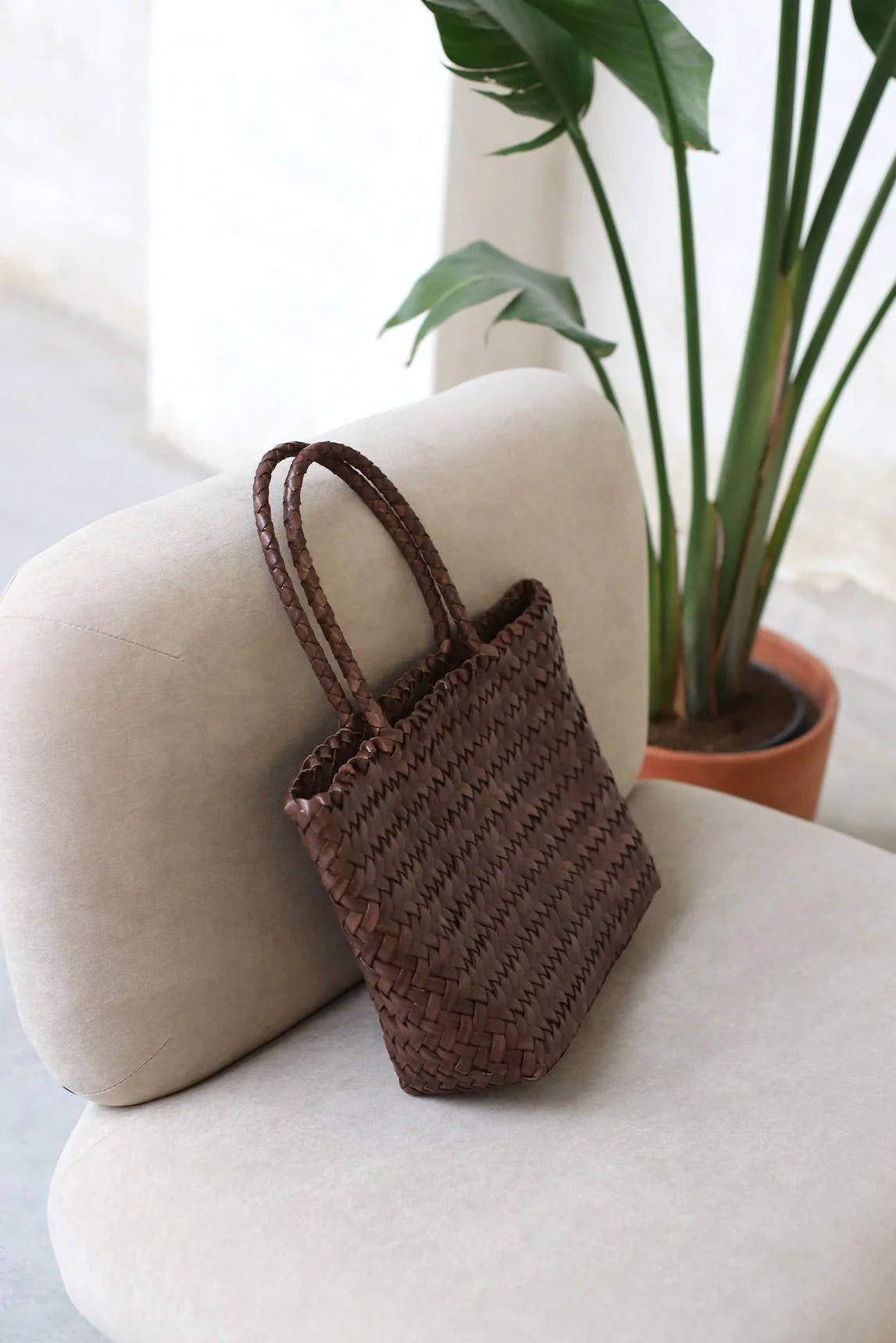 Sune braided brown leather bag - Image 4