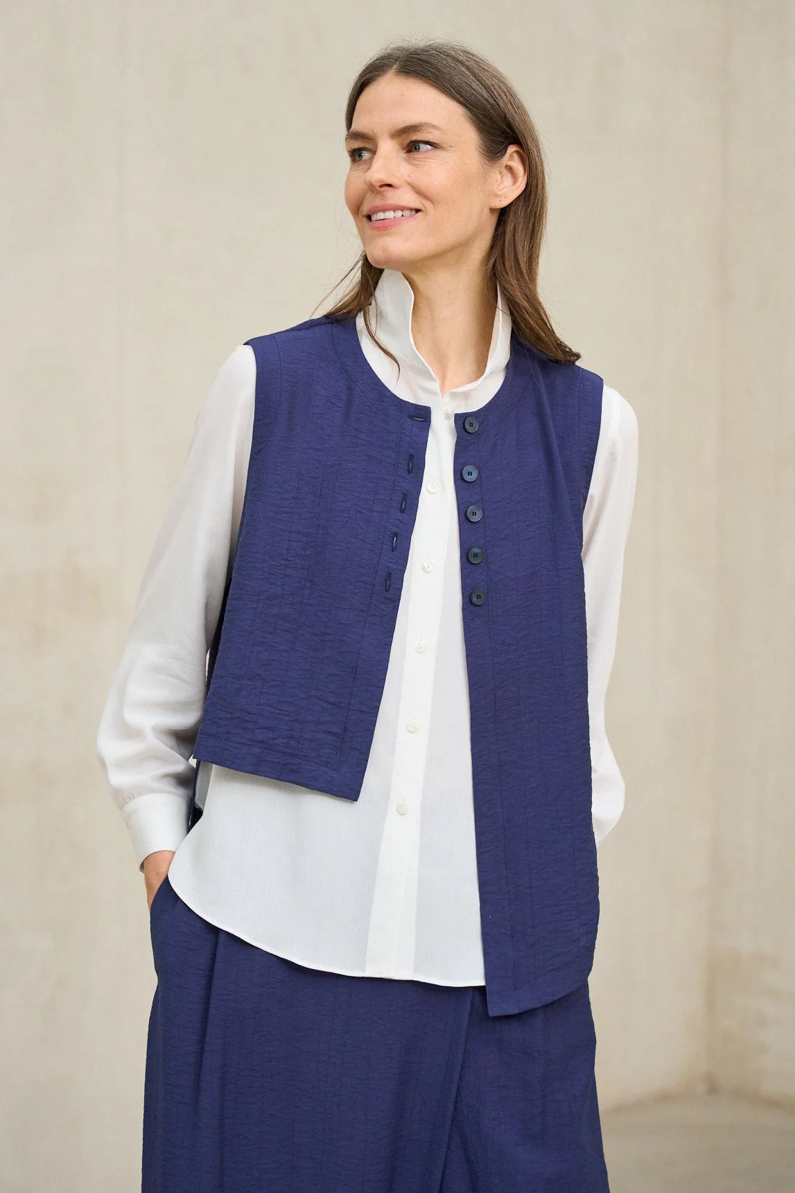Freja navy blue vest - Image 4