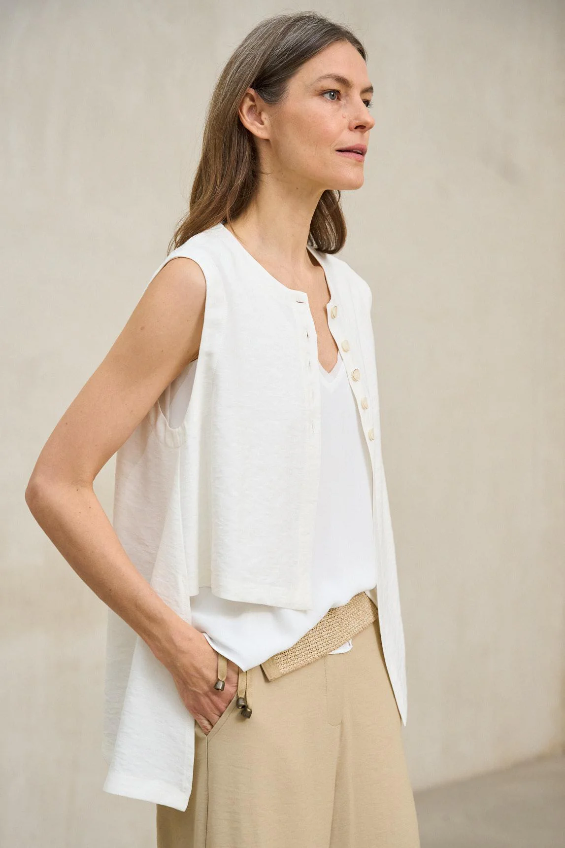 Freja white vest - Image 3