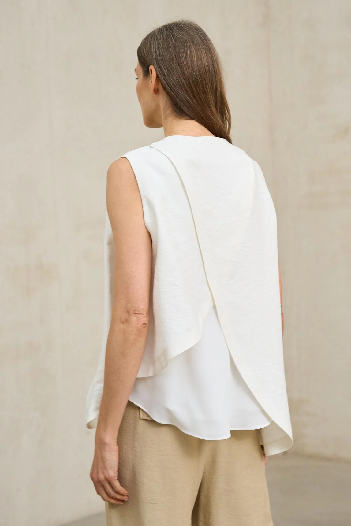 Freja white vest - Image 5