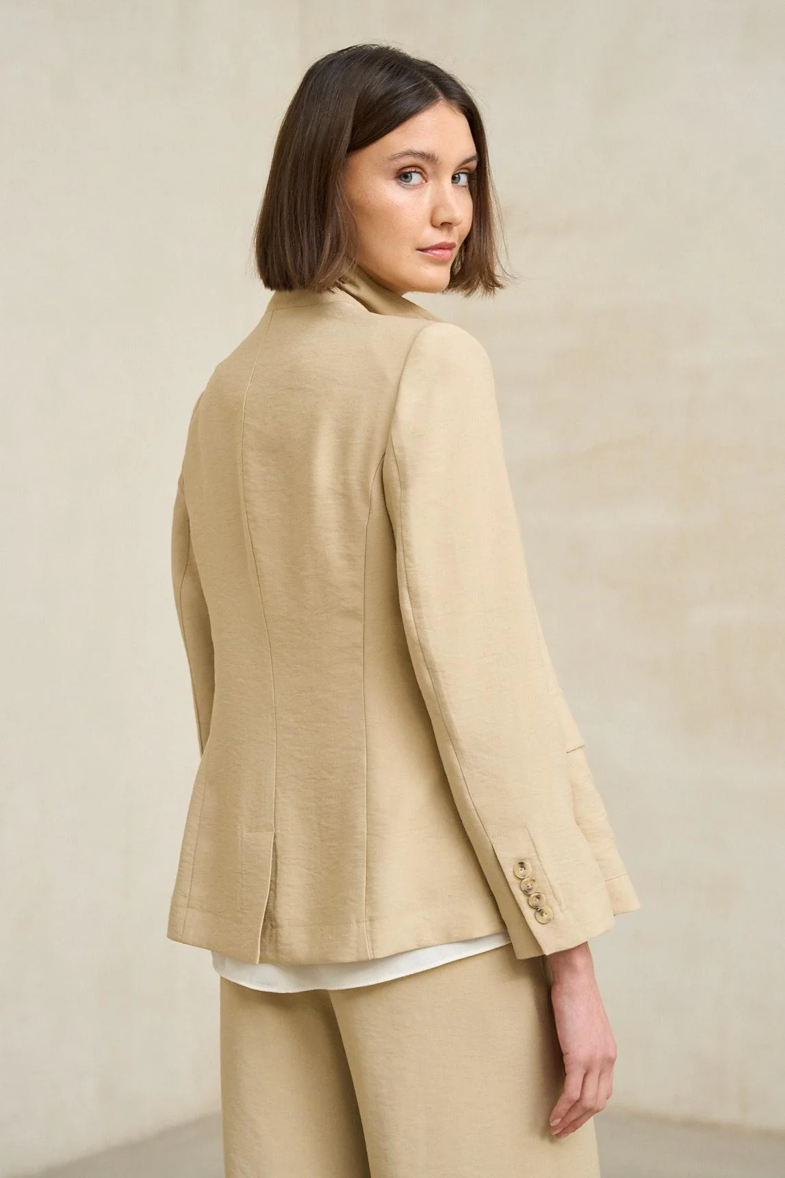 Elira beige jacket - Image 4