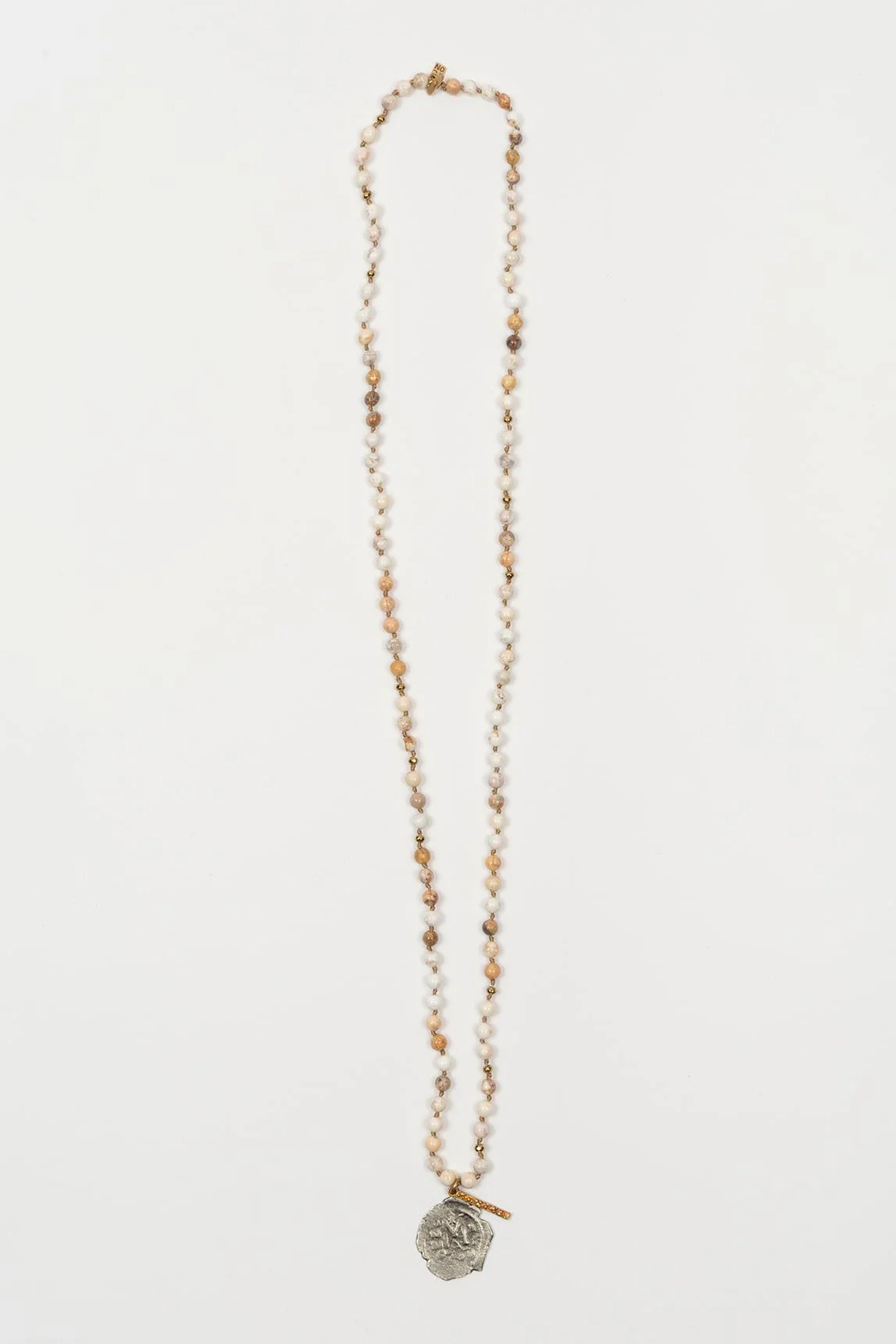 Light beige Arvyn necklace