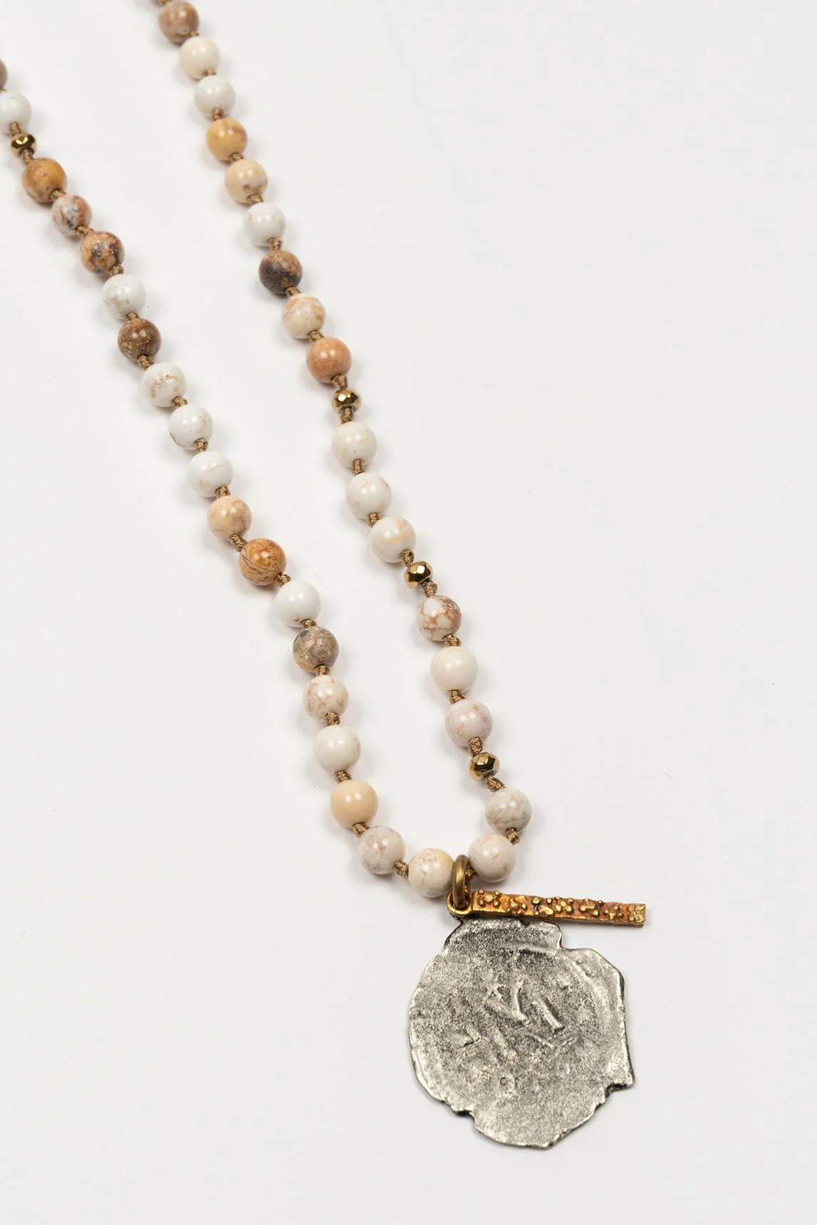 Light beige Arvyn necklace - Image 2