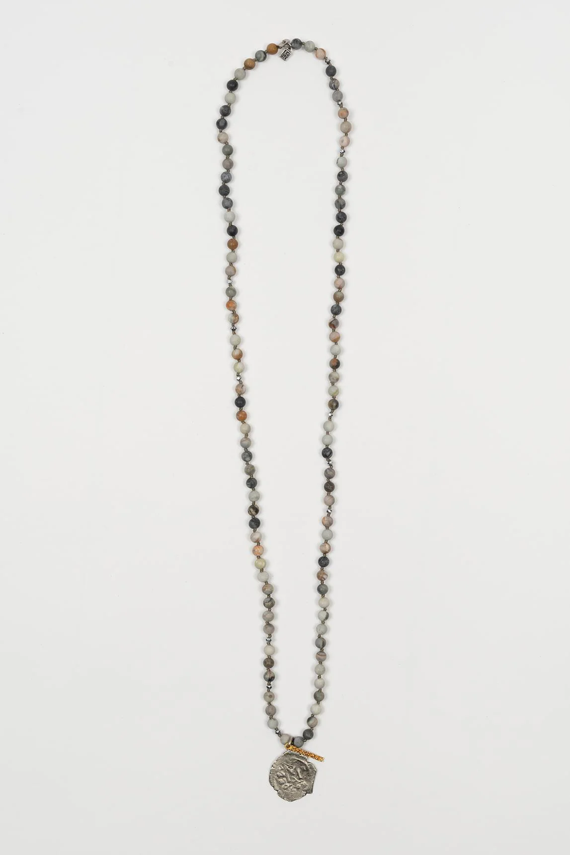 Light gray Arvyn necklace