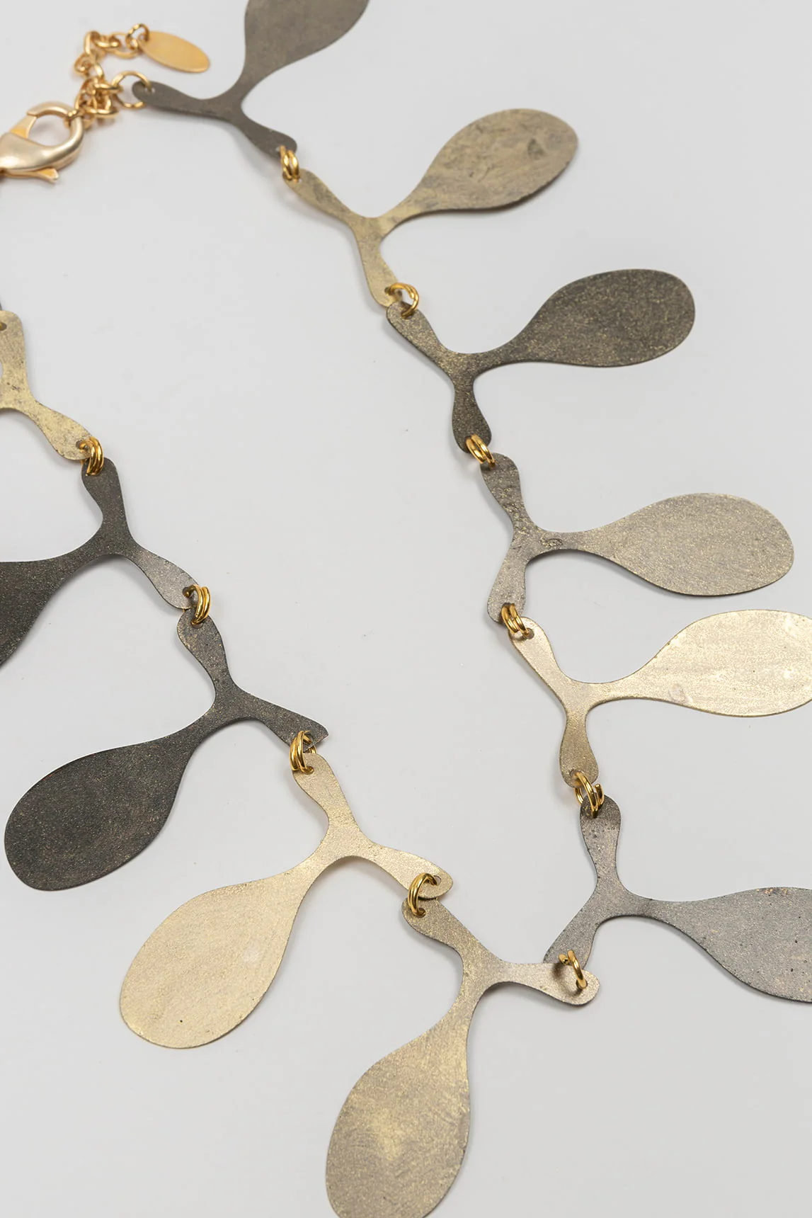 FL Private Collection golden teardrop necklace - Image 2