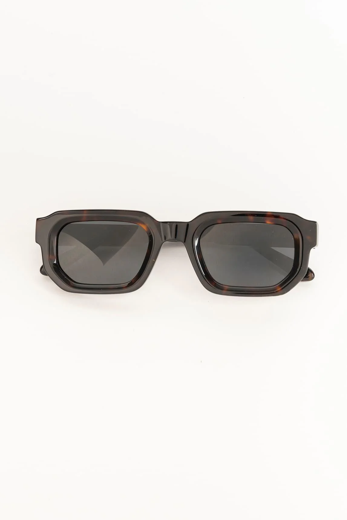 Oriana Rivera dark tortoiseshell sunglasses - Image 3