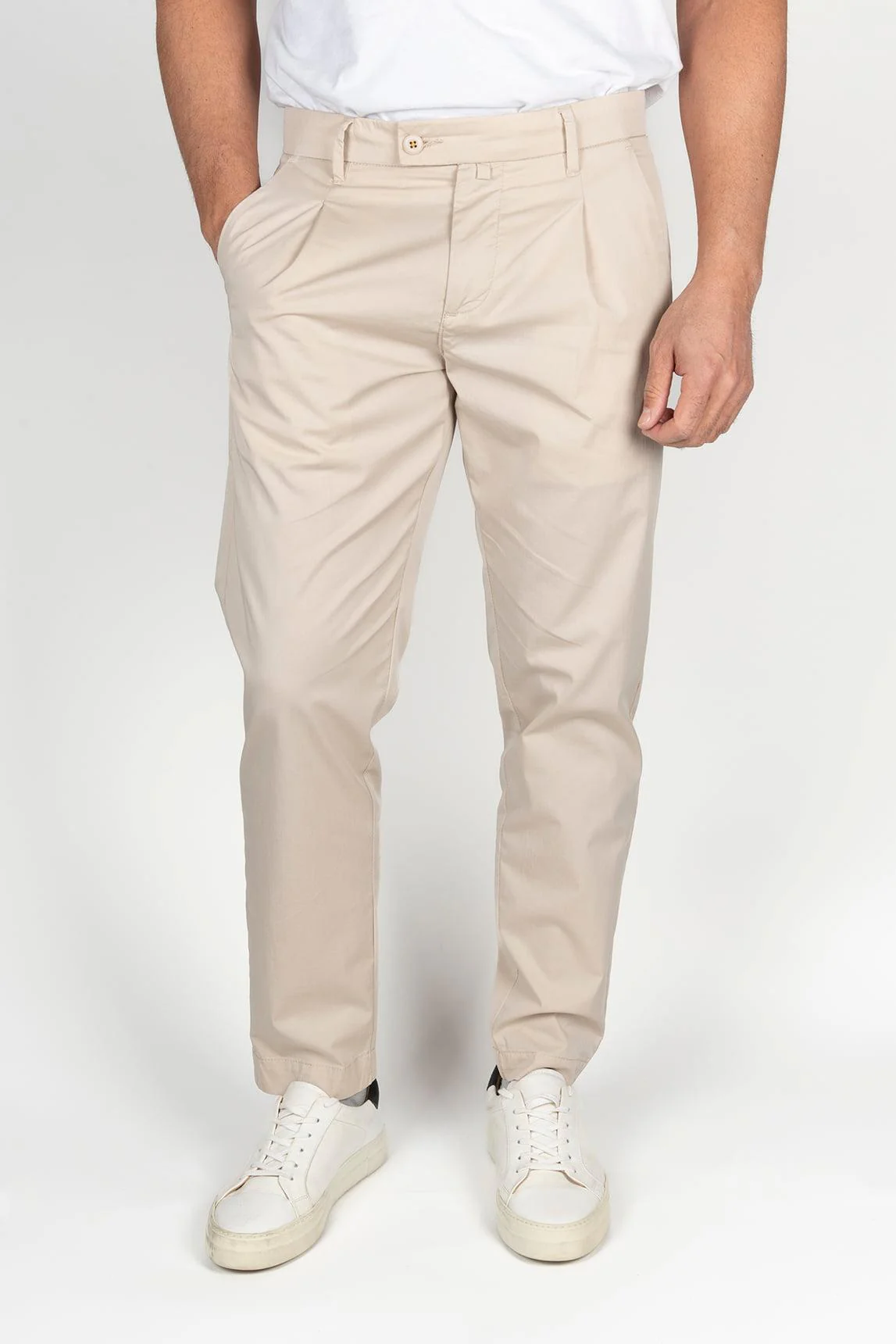 GUY off-white pleated trousers