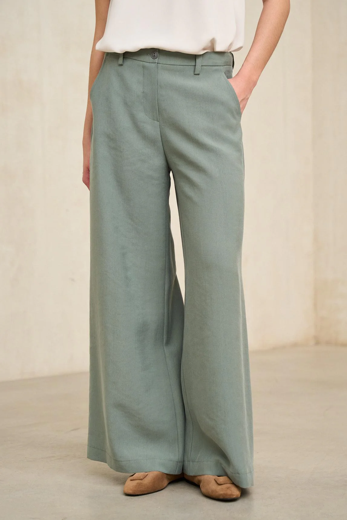 Lysel sage green trousers
