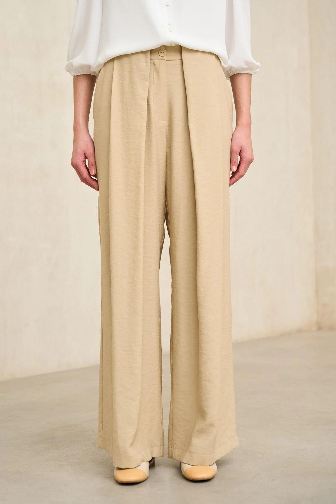 Beige Lyss trousers