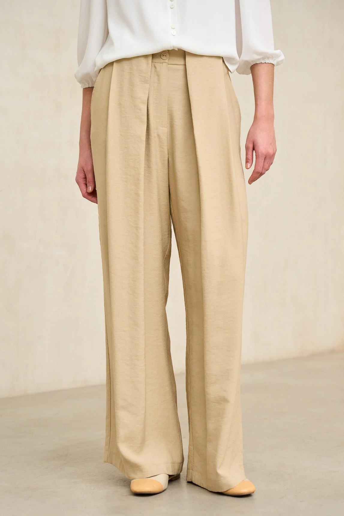 Beige Lyss trousers - Image 3