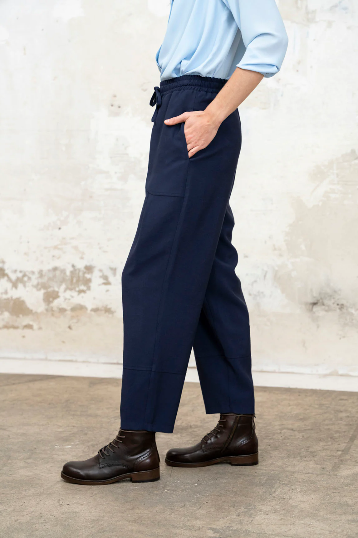 Nereida navy blue trousers - Image 3