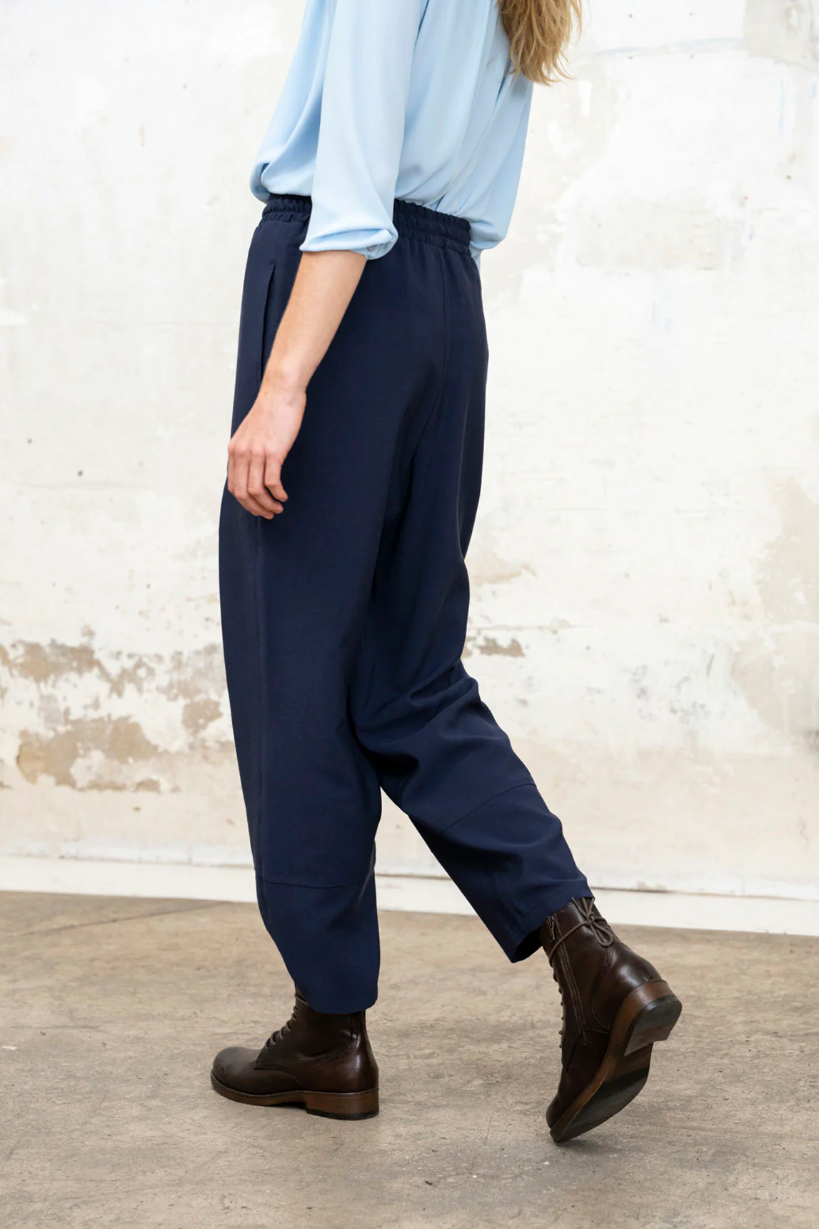 Nereida navy blue trousers - Image 4
