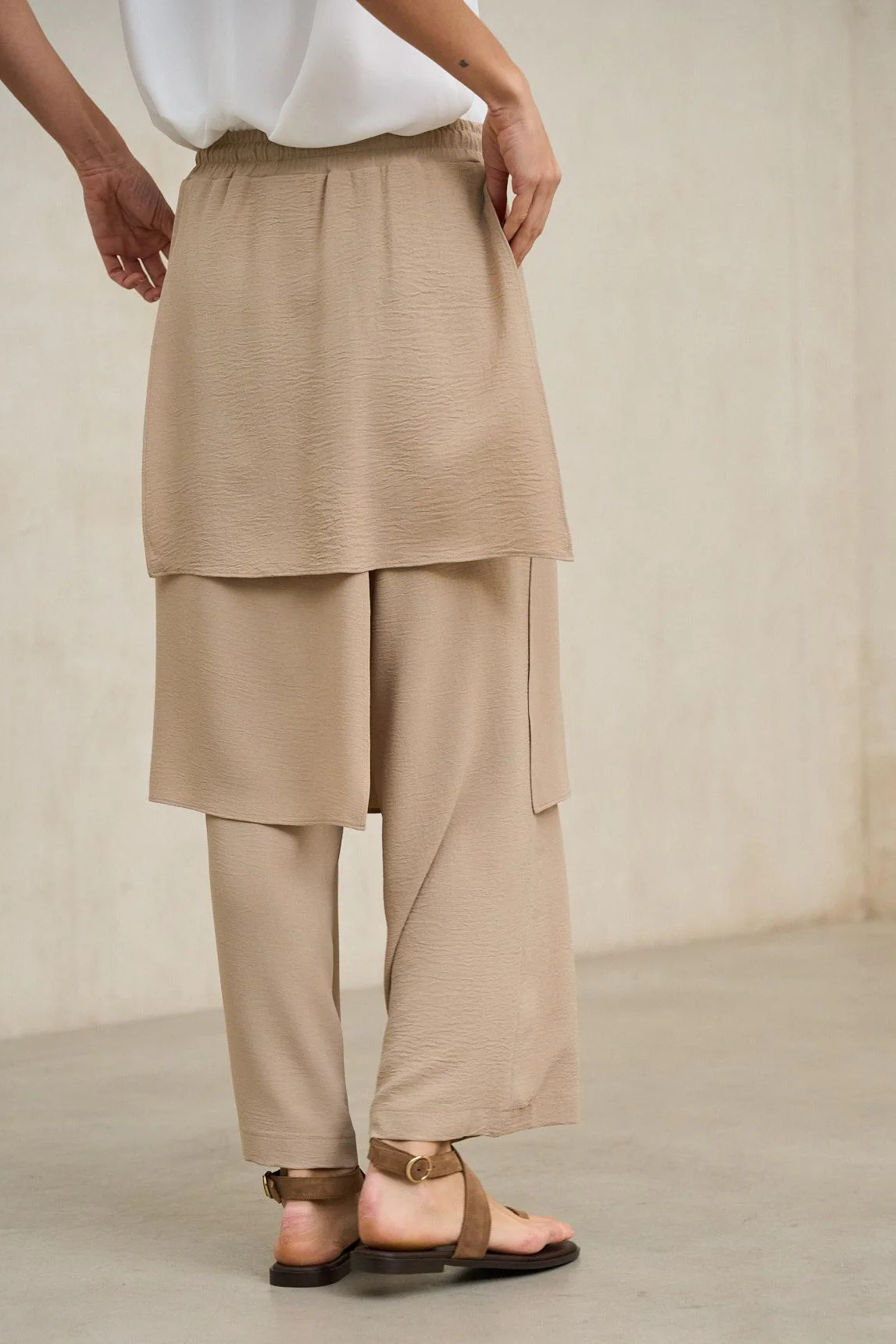 Vion beige sand skirt-pants - Image 5