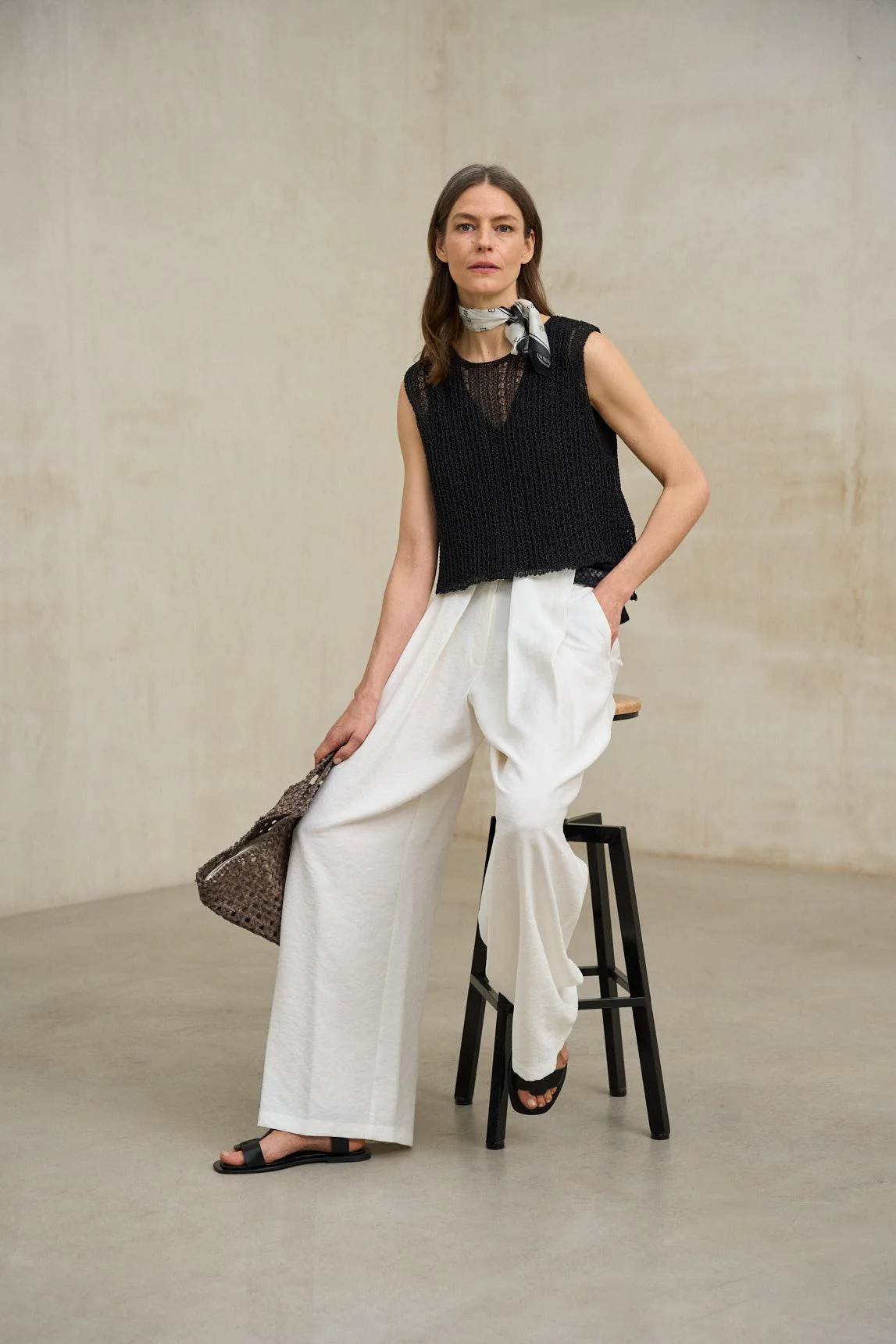 Erya black vest - Image 4