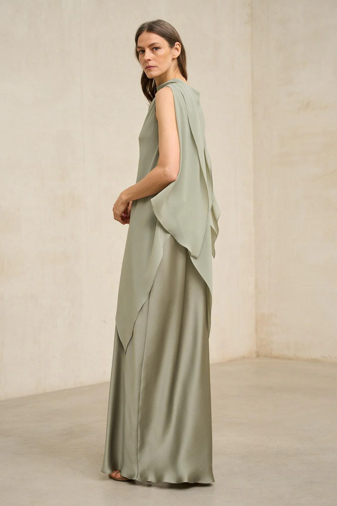 Kaedryn dress in sage green - Image 5