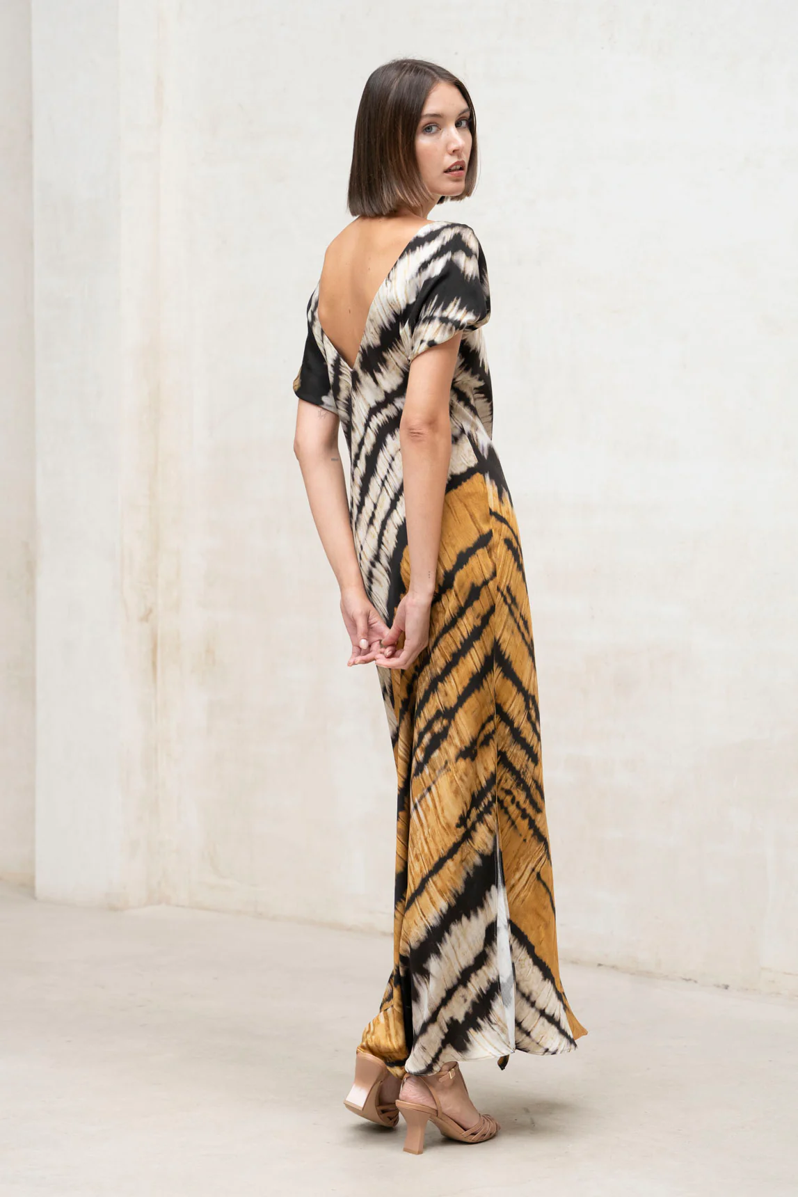 Yungle dress with mustard and black print - Image 4
