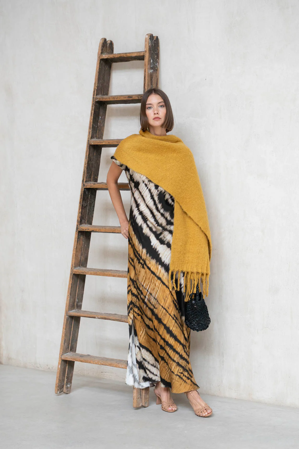 Yungle dress with mustard and black print - Image 5