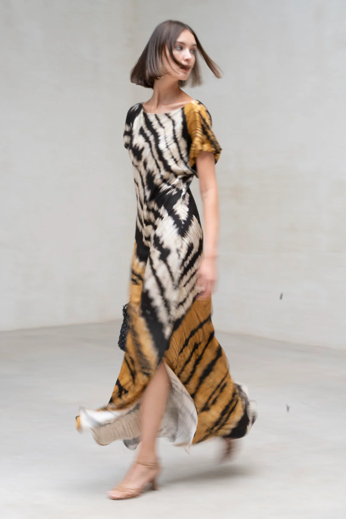 Yungle dress with mustard and black print - Image 6